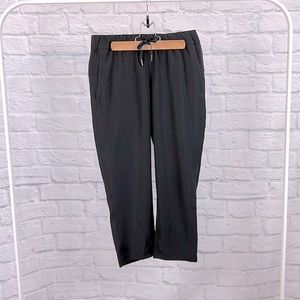 Lululemon on the fly crop pants size 6